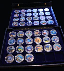 Farbmünzen Sammlermünzen "Meeresschutz" Palau, Komplette Serie von 1992 bis 2009, 45 Stück 1$ Münzen Color coins Collectibles "Marine Life Protection" Palau, complete set freom 1992 until 2009, 45 Piece of 1$ Coins