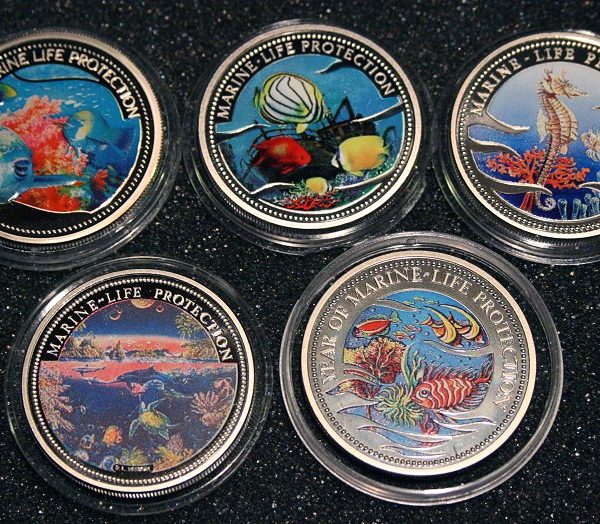 Lot von 5 Palau Farbmünzen 1 Dollar - Set of 5 Palau Color Coins 1$ Marine Life Protection